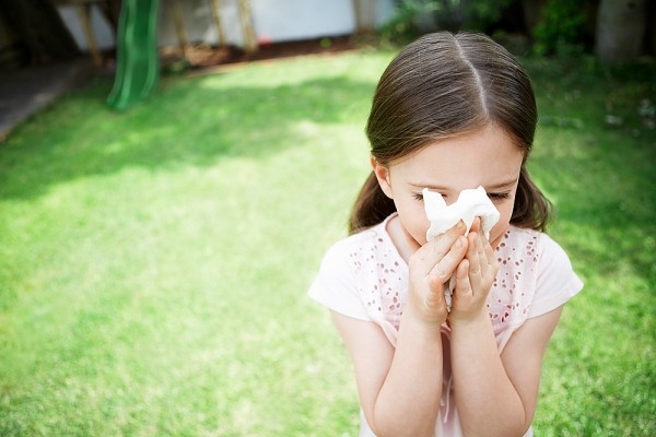 Con 5 tuổi bị viêm xoang mũi dị ứng liệu có phải do di truyền?