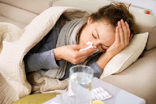 Hắt hơi nhiều, ngạt mũi, sổ mũi: Uống thuốc cảm cúm là đúng hay sai ?